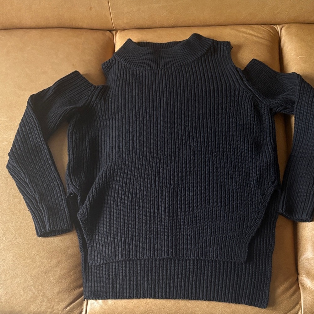 French Connection Women's Black, Gray, and White Sweater pack of 5 sweaters - Picture 8 of 12